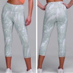 Lululemon Wunder Under Leggings Size 8 like new